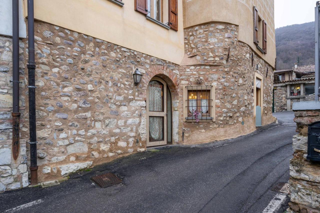 Apartament Le Chateau Franciacorta - By Host4U Colombaro  Zewnętrze zdjęcie